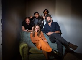 aneta-langerova-a-korben-dallas_promofoto-studio_autor-tomas-benedikovic_mala-kvalita_6040.jpg