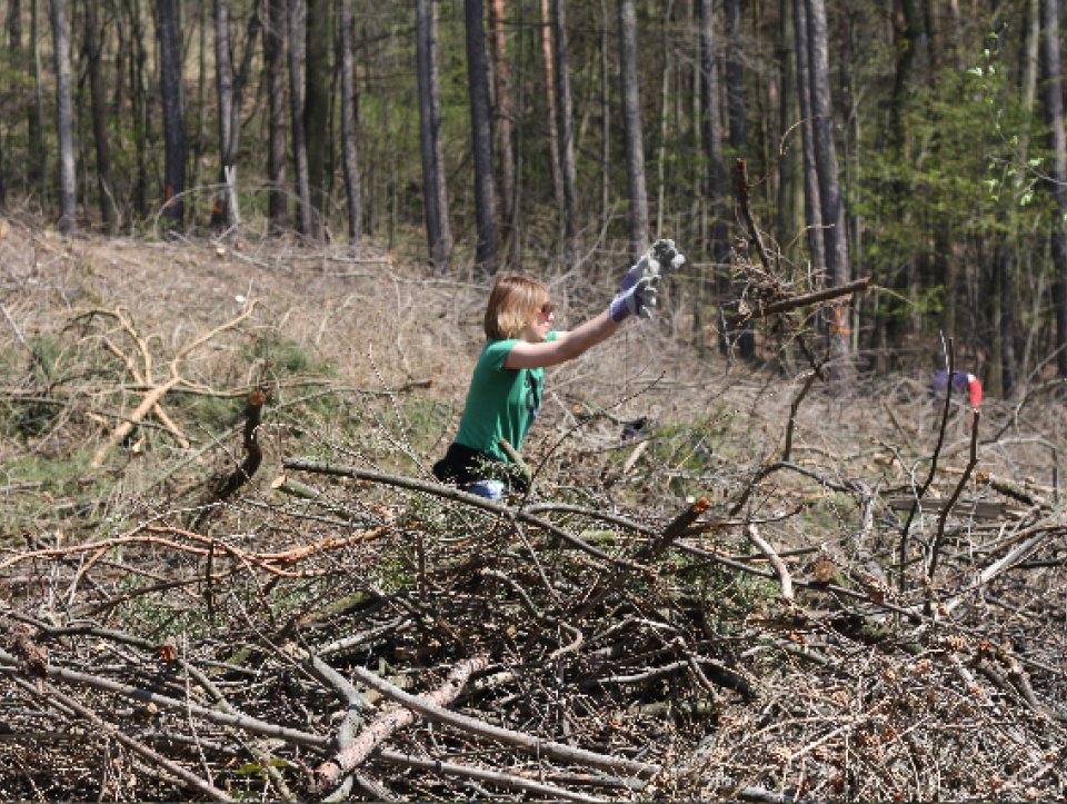 2010-04-24 Čištění lesa s Fanklubem